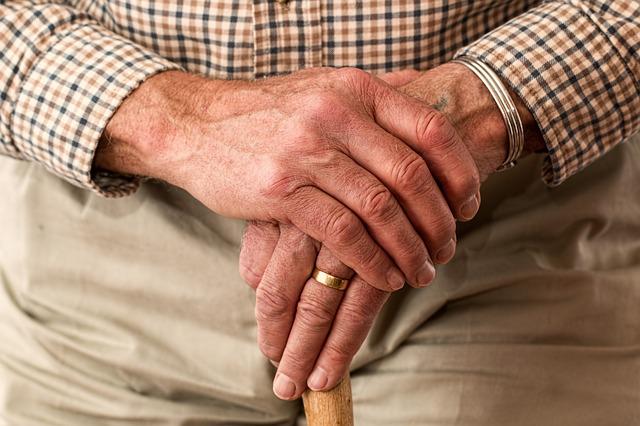 Depresja u osób starszych – jak możesz pomóc jako opiekunka?