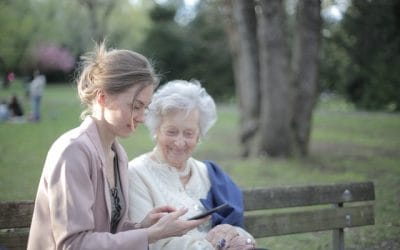 Jak zadbać o bezpieczeństwo wyjeżdżając za granicę do pracy jako opiekunka dla seniorów?
