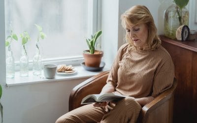 Spędzanie czasu z osobami starszymi – jakie książki dla seniorów?