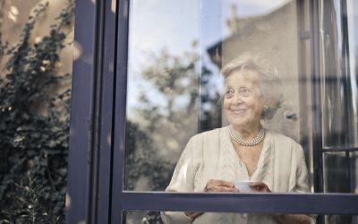 How to provide a senior with a safe and comfortable life at home?