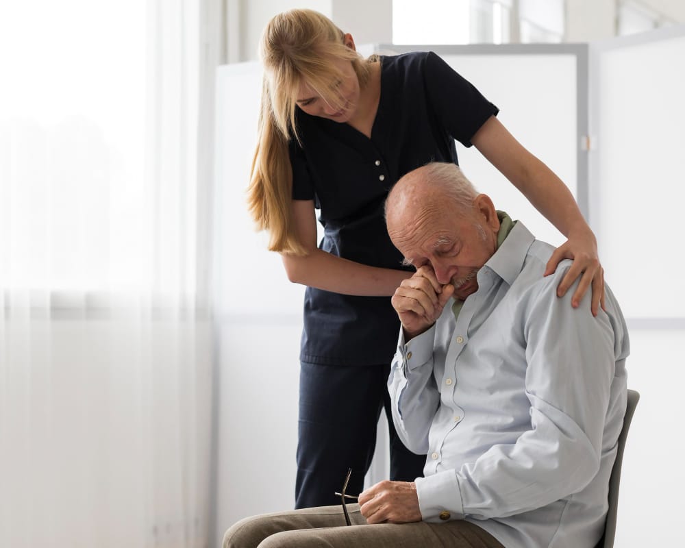 Work as a carer for the elderlyik.com/free-photo/nurse-consoling-old-man-crying_10892960.htm#fromView=search&page=9&position=44&uuid=bbe5ed7f-2890-430d-828c-dc6361f6b937&query=elderly+caregiver">Image by freepik</a> Praca opiekunki osób starszych - Jak radzić sobie z trudnymi sytuacjami emocjonalnymi