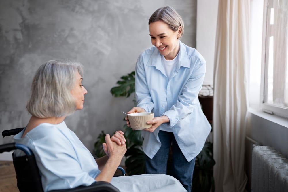 <a href="https://www.freepik.com/free-photo/old-patient-suffering-from-parkinson_25177885.htm#fromView=search&page=3&position=29&uuid=bbe5ed7f-2890-430d-828c-dc6361f6b937&query=elderly+caregiver">Image by freepik</a> Różnice kulturowe, społeczne i ekonomiczne w ramach opieki domowej w Polsce i Irlandii