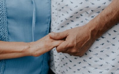 Jak budować pozytywne relacje z seniorem: empatia i zrozumienie w opiece